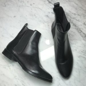 SOLDElizabeth and James Black leather Chelsea boot